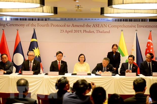 Vietnam ratifies ASEAN Trade in Services Agreement hinh anh 1