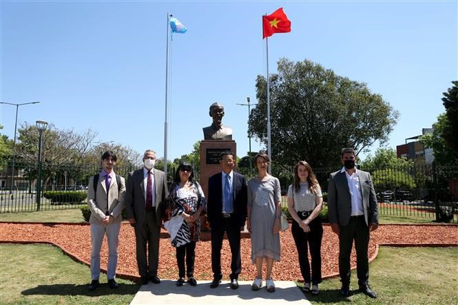 Argentinean capital honours President Ho Chi Minh hinh anh 1