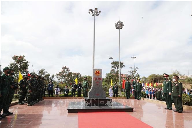 Vietnam, Laos strengthen defence cooperation hinh anh 1