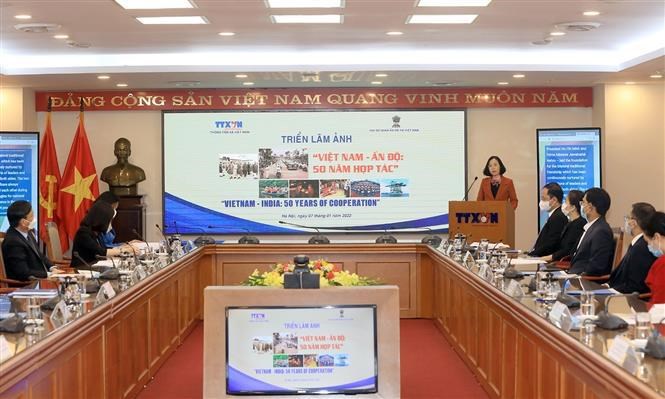 Virtual photo exhibition marks 50 years of Vietnam-India cooperation hinh anh 1