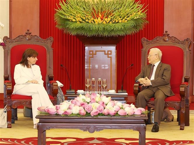 Party leader hosts Greek President in Hanoi hinh anh 1