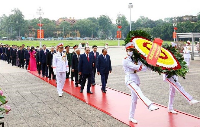 Leaders pay homage to President Ho Chi Minh on birth anniversary hinh anh 1