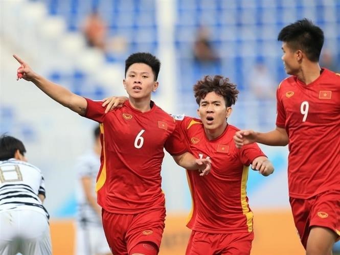 Vietnam hold defending champions RoK to 1-1 draw hinh anh 2