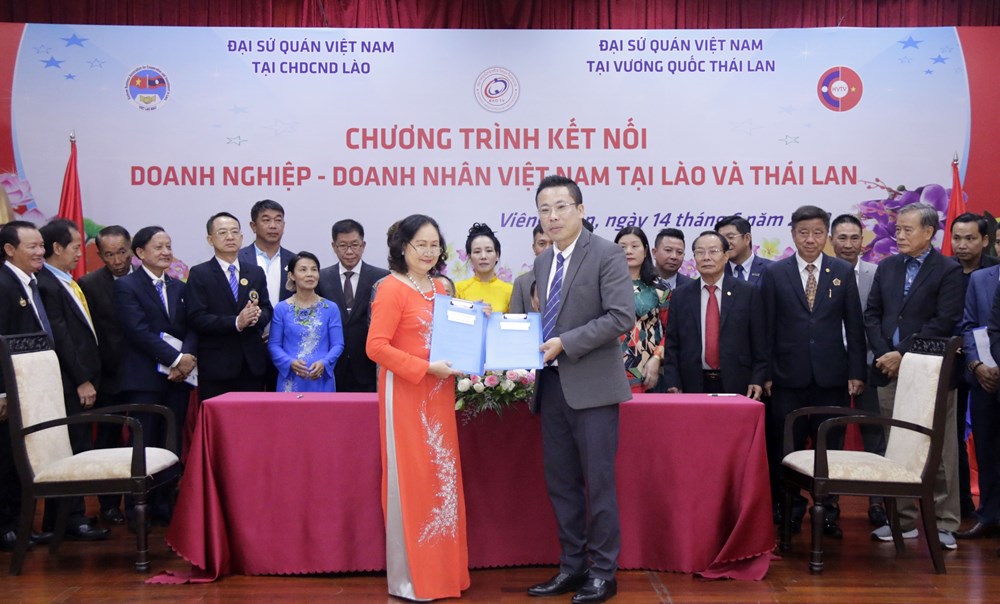 Vientiane forum connects Vietnamese firms in Laos, Thailand hinh anh 1