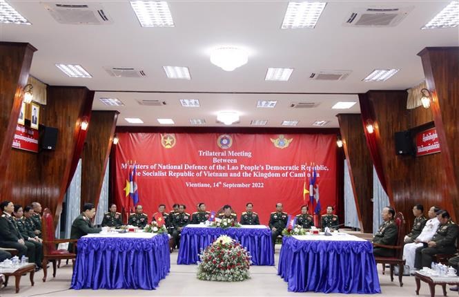 Vietnam, Laos, Cambodia strengthen defence cooperation hinh anh 1