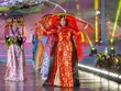 Fashion show features Vietnamese “ao dai”, Thai silk