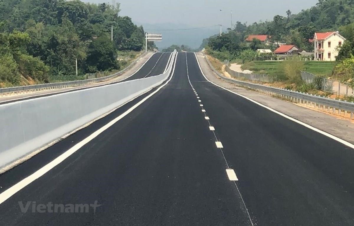 The North-South Expressway has total investment of 118.7 trillion VND, 55 trillion of which is sourced from the State budget (Photo: VietnamPlus).
