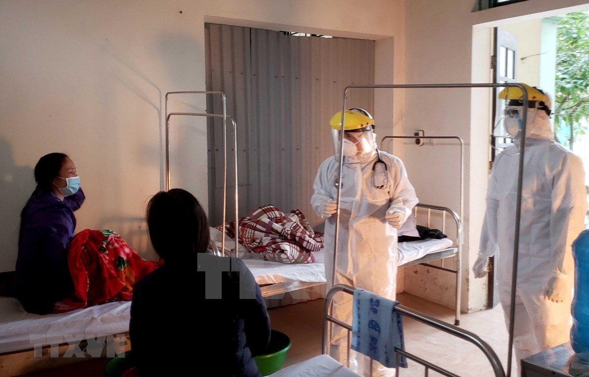 Doctors visit patients at the Quang Ha general clinic. 