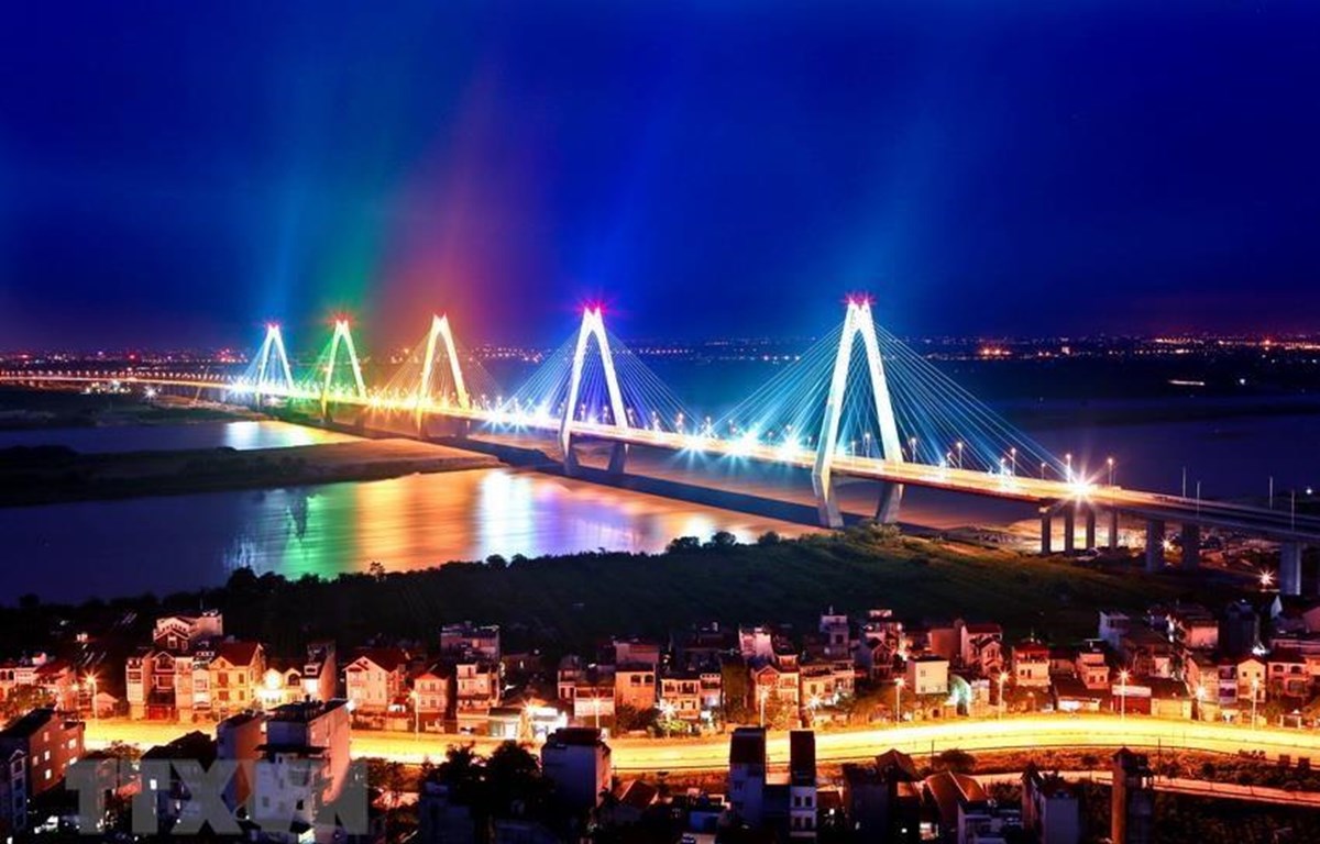 Nhat Tan Bridge of Hanoi at night (Photo: VNA)