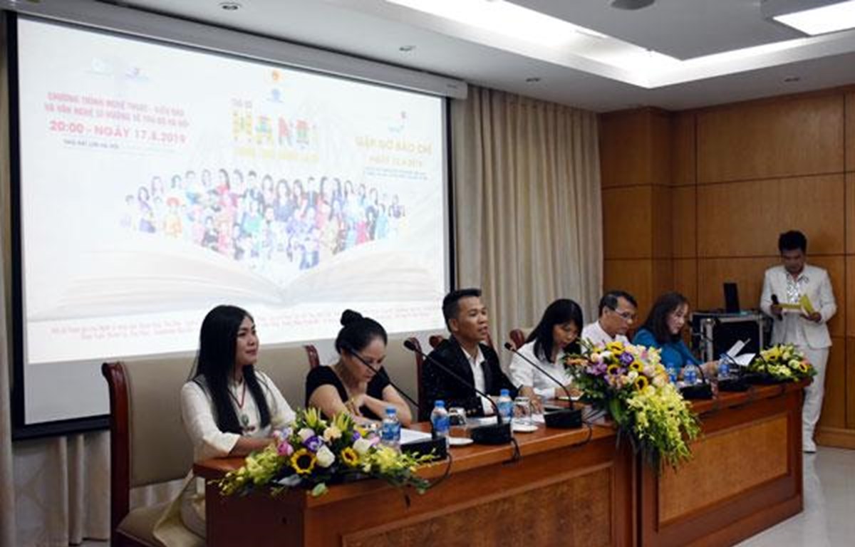 Art show highlights Hanoi in overseas Vietnamese’ hearts  