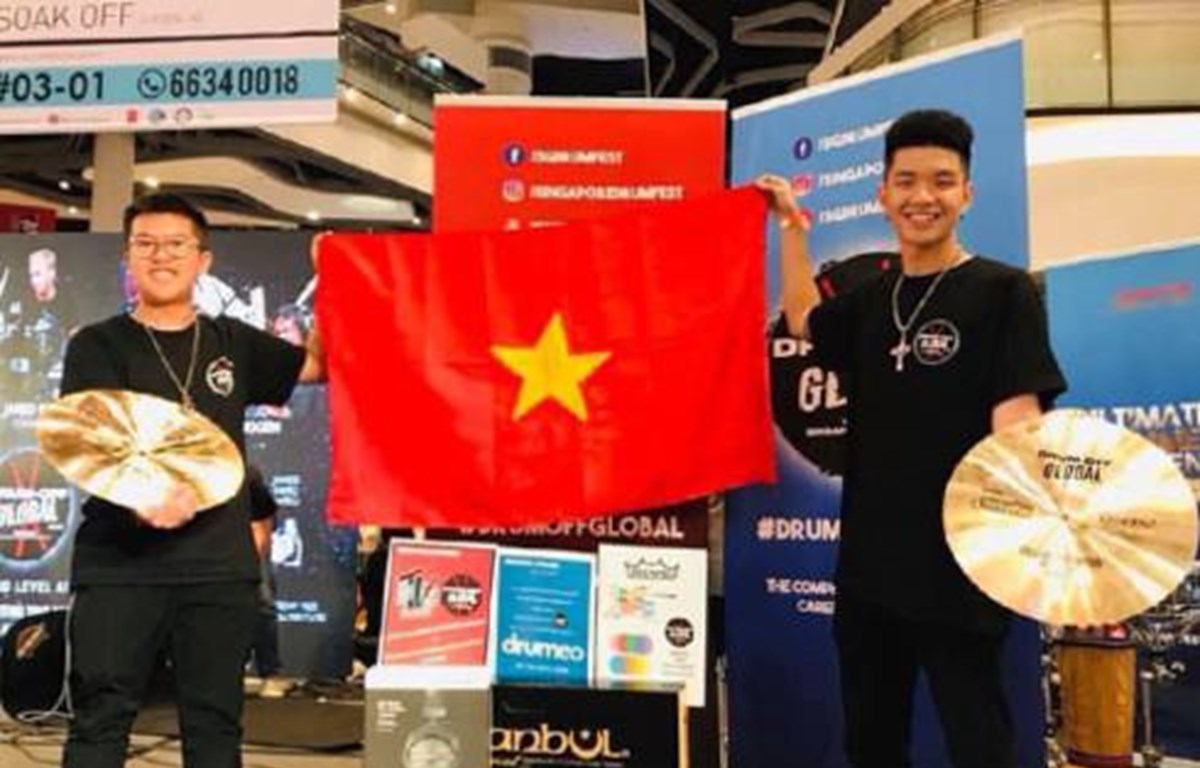 Vietnamese students finish first in Drum Off Global 2019’s Rhythm duo
