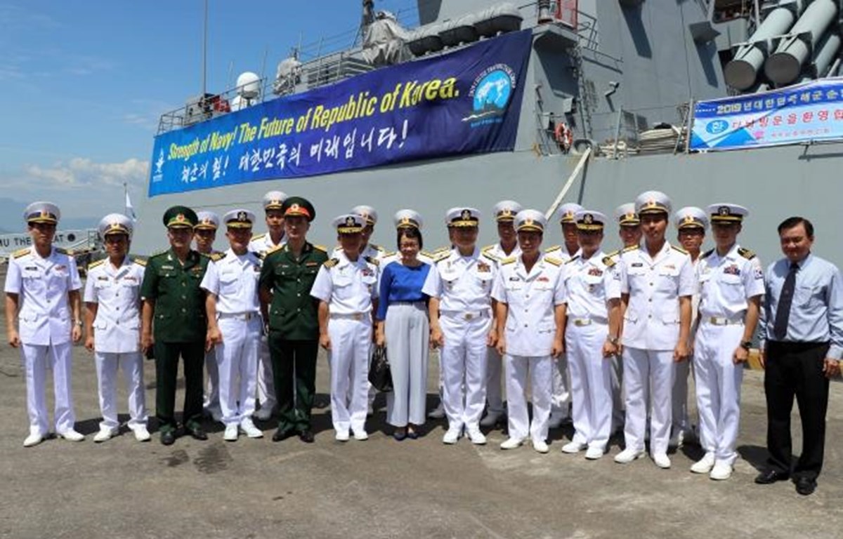 RoK naval ships visit Da Nang city