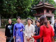 Japanese First Lady visits top cultural relic
