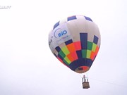 Giant hot air balloons fly in the sky of Hanoi for the first time