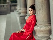 Miss Khanh Van brilliant and beautiful in “ao dai”