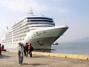 Two cruise ships carry 1,200 foreign tourists to Quang Ninh 