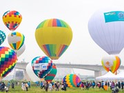 Hot air balloons dot skies in festival over capital Hanoi 