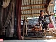 Craft of linen weaving in Lung Tam village