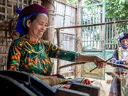 Linen weaving by Mong ethnic minority women in Ha Giang