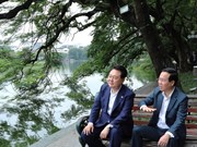 RoK President walks around Hoan Kiem Lake