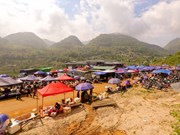 Can Cau market in Lao Cai province keeps unique local cultural features 