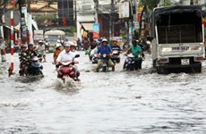  Embankment to safeguard Saigon River from floods