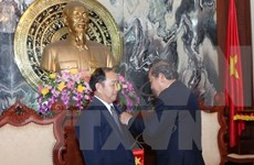 Lao, Cambodian court officials awarded with Vietnam’s insignia