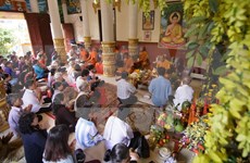 An Giang: Officials congratulate Khmer people on Sene Dolta festival