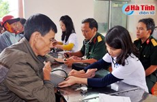Ha Tinh: Needy people receive free health checks 