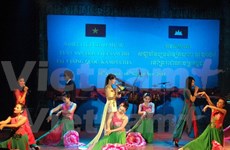 Cambodia, Thai culture introduced to Vietnamese people 