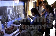 Hue visitors get glimpse of royalty