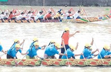 Khmer festival takes to the water