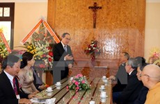 Fatherland Front leader visits parishioners in Dak Lak province 