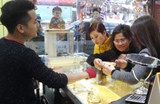 Gold prices fall in domestic market 