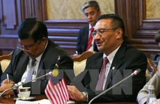 Malaysia urges ASEAN to resolve differences in East Sea issues