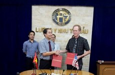 US hospital helps Hanoi counterpart in professional training 