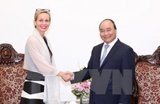 PM bids farewell to Swedish, Myanmar ambassadors