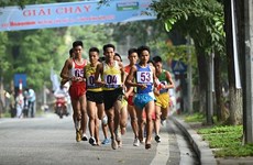 Hanoi race for amateur runners crosses finishing line