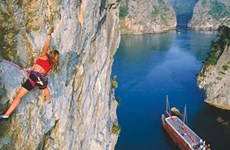 Cat Ba cliffs and rock-climbing enthusiasts, a heavenly match
