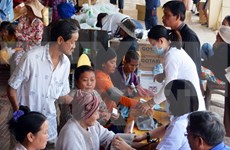 Long An offers medical check-ups to Cambodians