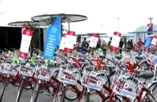  Tien Giang: studious poor students get bikes 
