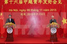 Vietnamese, Chinese top leaders meet the youth in Hanoi