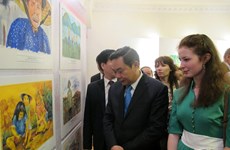 Exhibition displays children’s paintings on Vietnam and Russia 