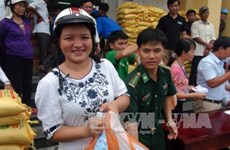 Quang Tri: 7,300 gift packages sent to affected fishermen