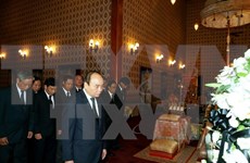 Prime Minister pays respect to late Thai King