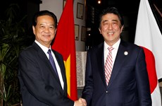 Vietnam, Japan PMs discuss cooperation ahead of ASEAN Summit