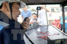 Binh Dinh fishermen equipped with communication devices