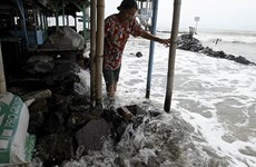 Indonesia : 2 killed, more than 3,000 evacuated in floods 