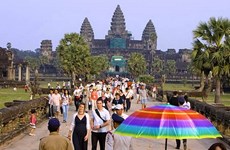 Cambodia: Tourist sites attract visitors during traditional festival 