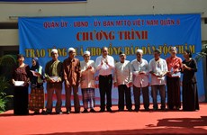 Deputy PM visits Cham people in Ho Chi Minh City